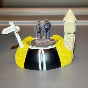 CultureFly Supernatural crossroads globe. Globe broken